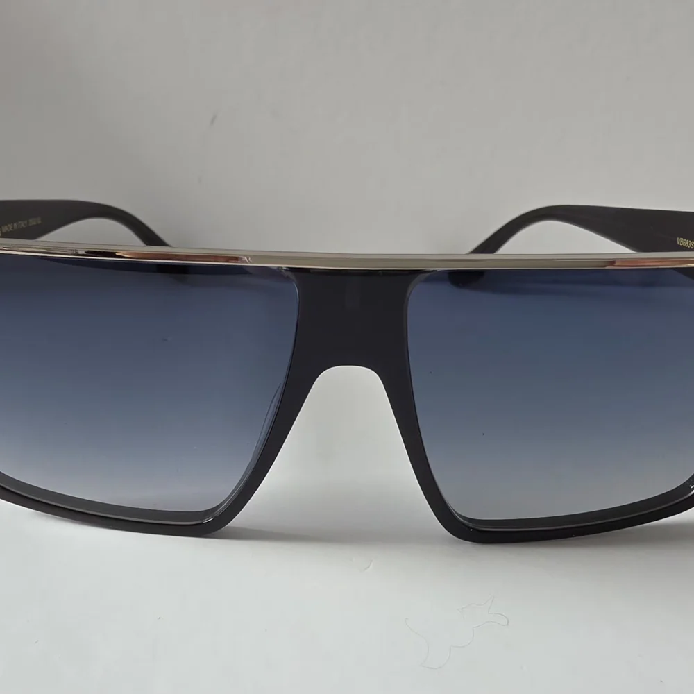 Victoria Beckham Black Sunglasses - Picture 3 of 6